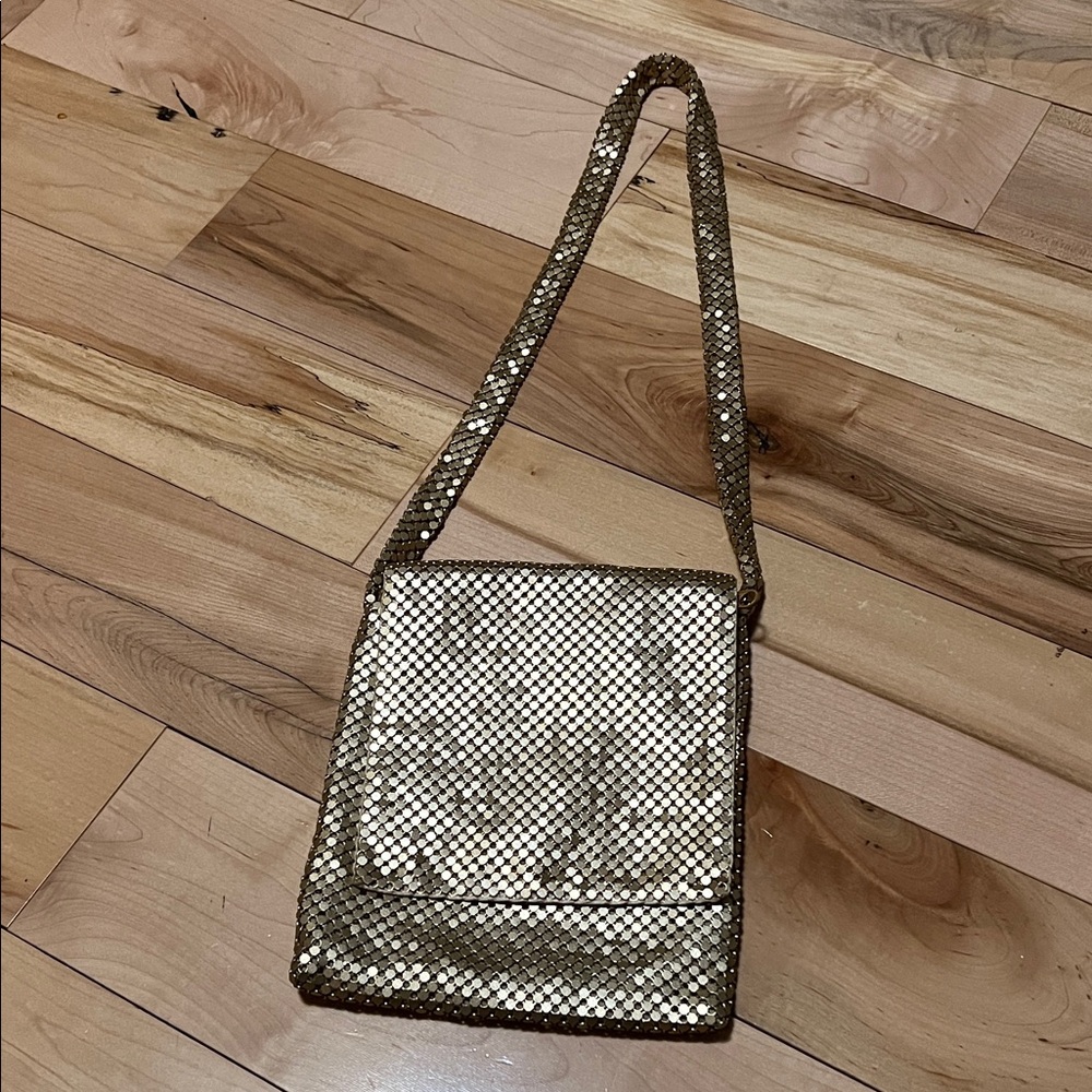 Elegant vintage Gold metal mesh Shoulder Bag